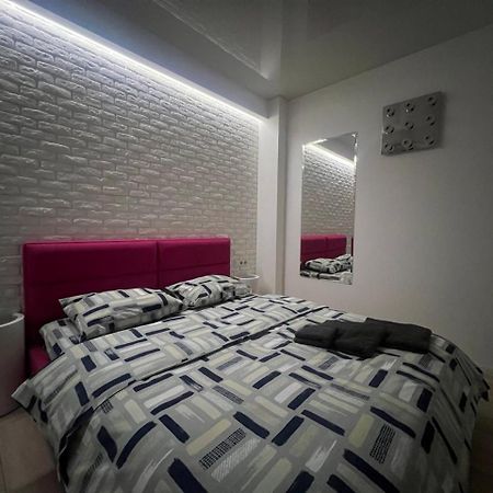 2-Room Luxury Apartment In The Center Київ Екстер'єр фото