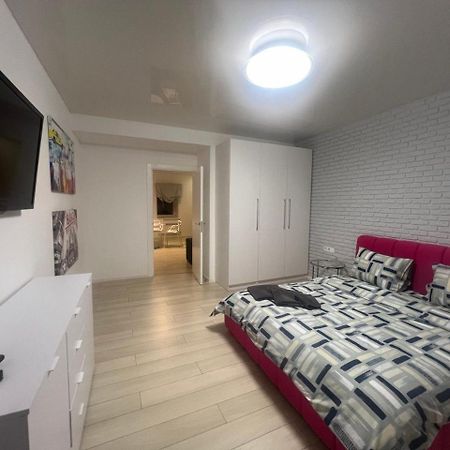 2-Room Luxury Apartment In The Center Київ Екстер'єр фото