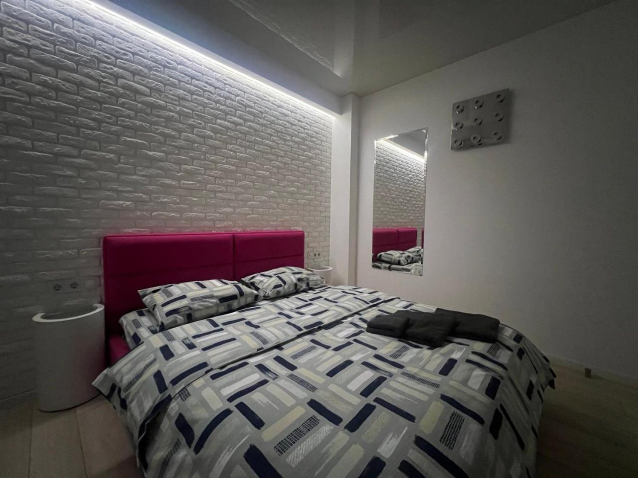 2-Room Luxury Apartment In The Center Київ Екстер'єр фото