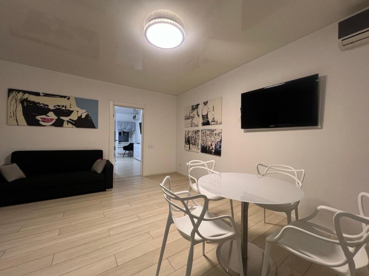 2-Room Luxury Apartment In The Center Київ Екстер'єр фото
